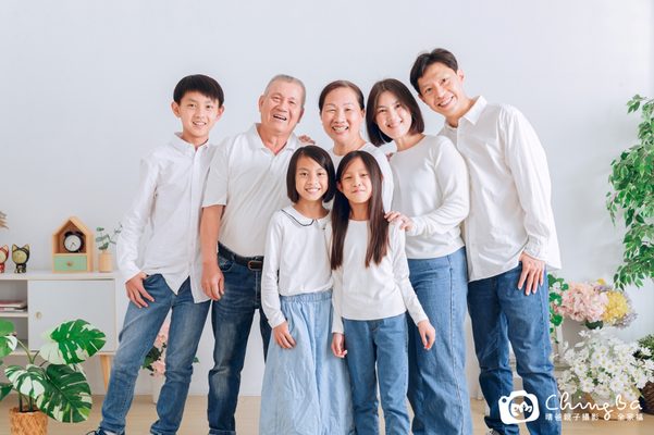 三代同堂，孩子已經是小學年紀